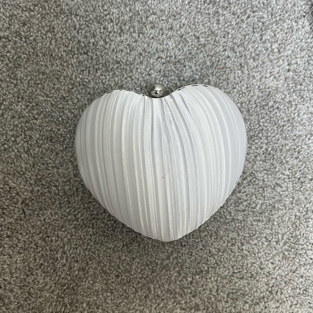 ASOS Heart Bag - Picture 2 of 3